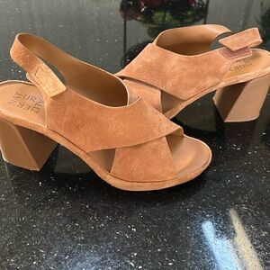 Women’s comfortable suede platform sandals, size 10